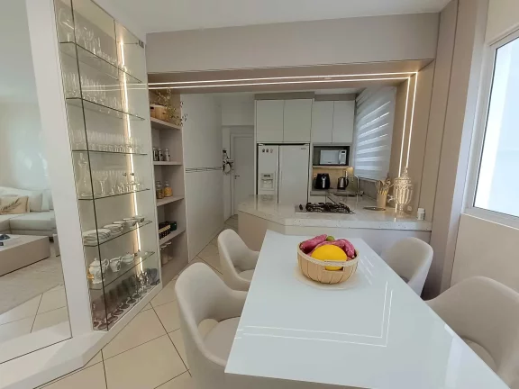 Imagem Apartamento com 3 dormitórios sendo 1 suíte e 1 vaga garagem no Centro de Balneário Camboriú