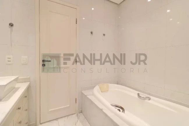Imagem Apartamento de luxo para locação no Itaim Bibi, São Paulo-SP: 3 quartos, 3 suítes, 3 salas, 4 banheiros, 3 vagas e 172m².