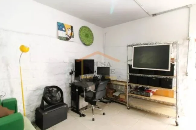 Imagem Casa estilo rústico industrial em condomínio fechado com guarita e segurança 24h. Terreno de 278m...