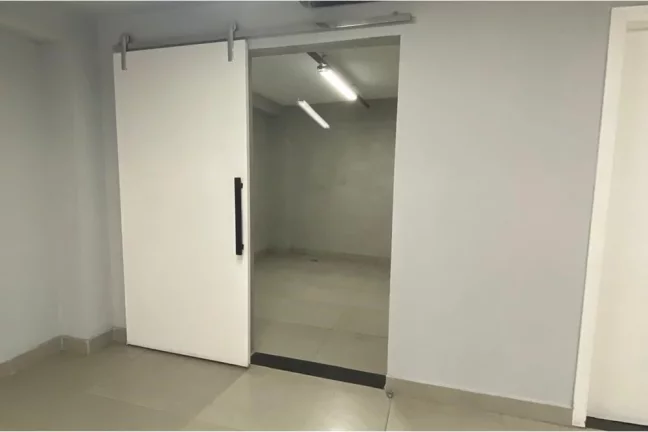 Imagem Salão Comercial Reformado na Lapa – Espaço Amplo, Versátil e Pronto para Sua Empresa!