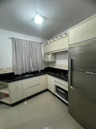 Imagem Apartamento com 2 dormitórios sendo 1 suíte e 1 vaga de garagem em Itapema/SC