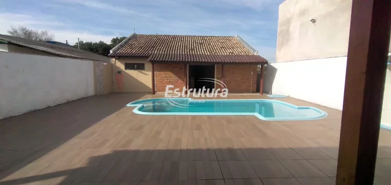 Imagem casa ampla no Pé de Platano 3 dormitórios, piscina e garagem para 3 automóveis