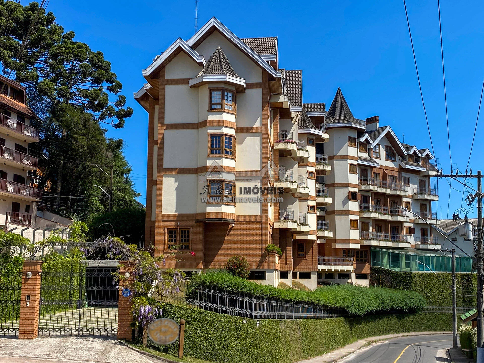 Imagem Apartamento à venda em Campos do Jordão – Condomínio com piscina