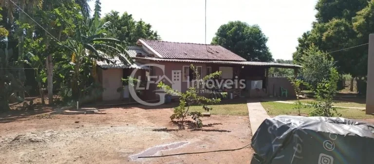 Chácara à venda em Terenos-MS, Zona Rural: 5 quartos, 1 suíte, 2 salas, 3 banheiros, 180m² de área!