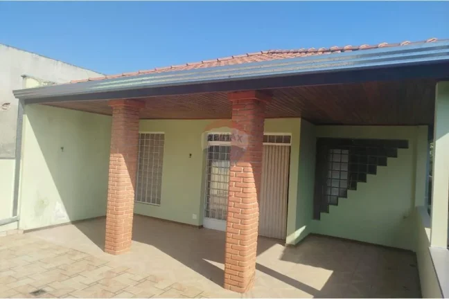 Imagem Casa com 4 quartos, 1 suíte, 6 banheiros e salão comercial. Localizada no Central Parque Sorocaba. Valor R$ 790.000. Confira! RE/MAX Shmone.