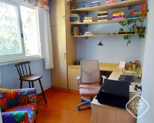 Imagem Casa em condomínio na Tristeza
Não geminada, com 3 dormitórios e pátio lateral

Uma raridade na ...