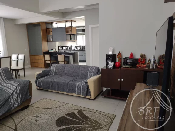 Imagem Vendo casa semi nova em Estreito Florianópolis SC, três suítes, lavabo.