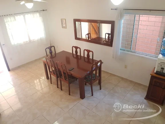 Imagem Casa no bairro Itaum, Joinville: 126m², 4 dormitórios, 1 suíte, 4 banheiros por R$ 840.000 - Venda.