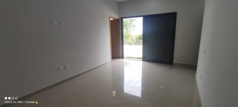 Imagem Casa à Venda com 450m², 3 dormitórios, 3 suítes, 1 sala e 4 vagas!!!