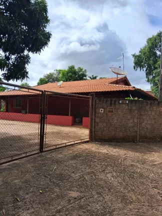 ALUGA-SE LINDA CHÁCARA TODA DE LAGE AREA EM L