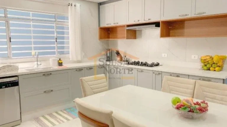 Imagem Sobrado reformado com 313 m² de área útil, possui 5 dormitórios, sendo 3 suítes, 6 banheiros, 4...