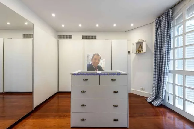 Imagem Vende-se Mansão no Pq Silvino Pereira. Mansão cinematográfica!