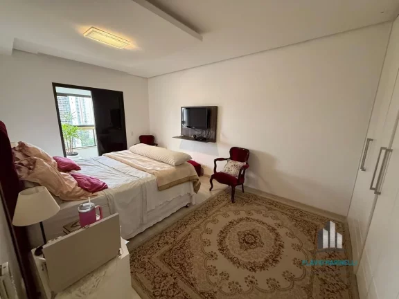 Imagem Apartamento MOBILIADO à Venda com 4 Suítes e 4 Vagas de Garagem