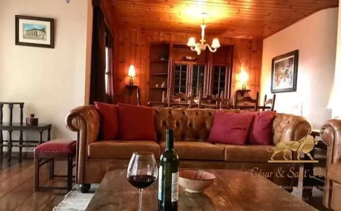Imagem Oportunidade, Casa a venda no Alto do Capivari em Campos do Jordão-SP