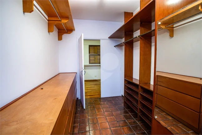 Imagem Casa para alugar com 4 quartos, sendo 2 suítes, em Alto de Pinheiros, São Paulo - SP