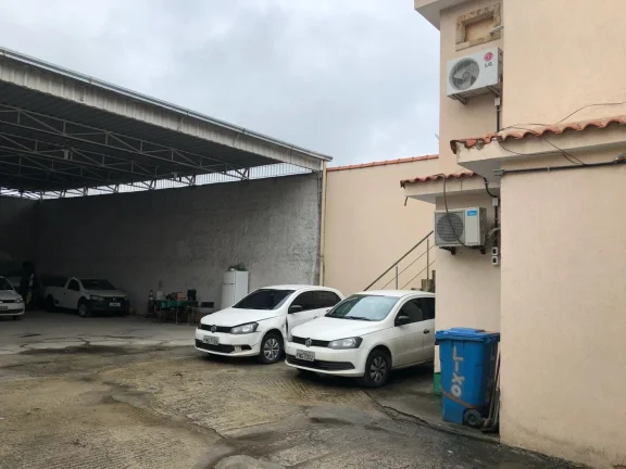 Imagem Galpão para Locação em Duque de Caxias, Parque Santa Lúcia/Jardim primavera/pioneira, 2 banheiros