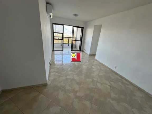 Imagem Vendo 2Q(1S), depend, 2 vagas, na Praia da Barra, alto, nascente, cozinha grande, área serviço, ônibus, clube, tênis, squash, skate, futebol,ginasio