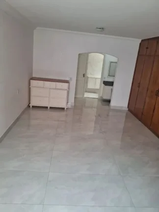 Imagem Casa Comercial para Locação no Jardim Santa Rosália, Sorocaba-SP: 2 Quartos, 2 Suítes, 2 Salas, 3 Banheiros, 300m².