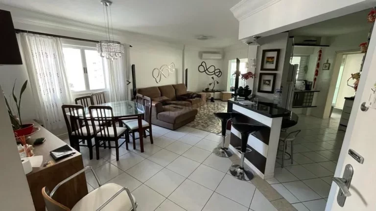 Imagem Apartamento com 03 dormitórios à venda no Centro de Balneário Camboriú/SC