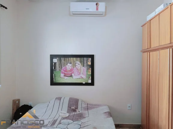 Imagem CASA AMPLA E BEM LOCALIZADA COM 4 DORMITÓRIOS