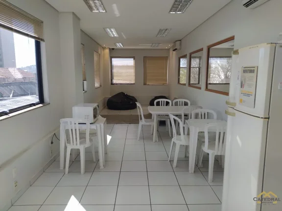 Imagem Salão Comercial com 300m² - Locação no Centro de Jundiaí