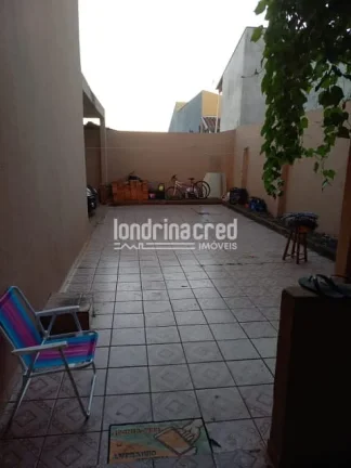 Imagem Sobrado na Zona Oeste de Londrina com 3 quartos (1 suíte), sala, cozinha, banheiro, lavanderia coberta, garagem, 221m² de terreno e 100m² construídos