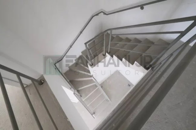 Imagem More no bairro mais valorizado de São Paulo, Vila Nova Conceição, em uma cobertura duplex que é uma verdadeira obra de arte. Com 4 quartos e 5 banheir