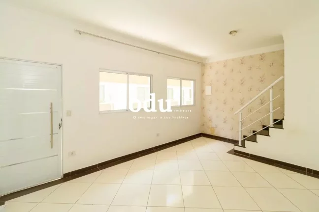 Imagem Um sobrado que une o conforto de uma casa com a praticidade e segurança de um condomínio. Com 100 ...