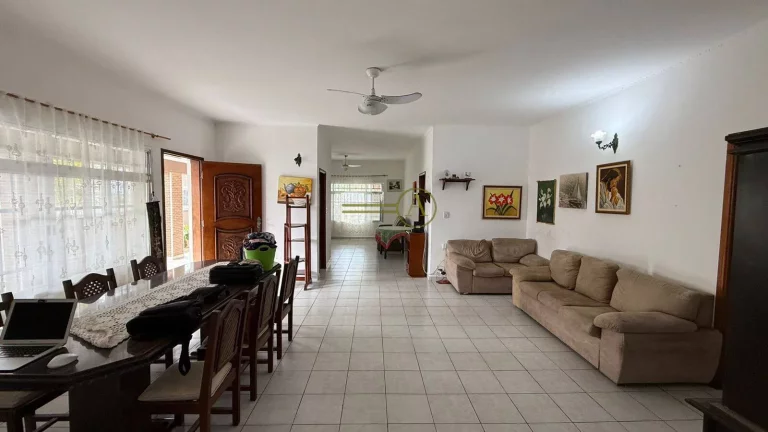 Imagem Casa térrea de esquina com a praia com terreno terreno e edícula já alugada