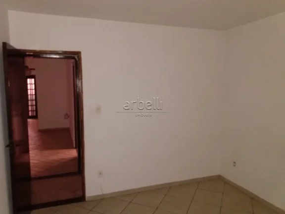 Imagem Casa térrea com 247 metros de área total, 3 dormitórios, 2 banheiros, sala, 1 quarto reversível ...