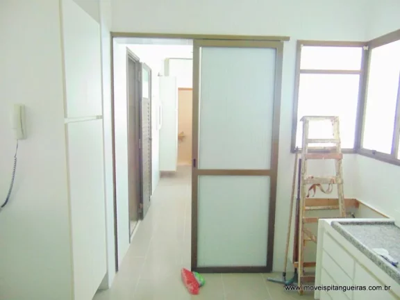 Imagem Praia de Pitangueiras, 50 metros da praia, local nobre, amplo apartamento com 03 dormitórios sendo 01 suíte