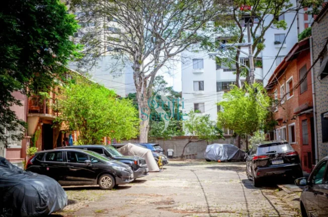 Imagem Casa/Sobrado de Vila à Venda em Pinheiros - São Paulo/SP.