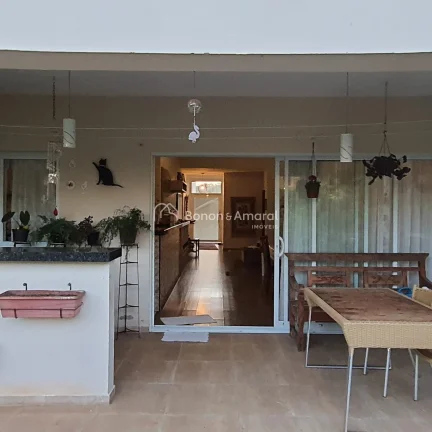 Imagem Linda casa em condomínio fechado em Barão Geraldo. A residência possui quatro suítes, dois banhe...