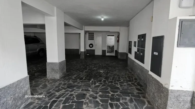 Imagem Apartamento totalmente reformado com grande área privativa.
? Área total de 220m², sendo 153m² i...