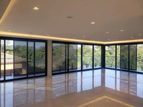 Imagem Casa em condomínio, com 6 quartos, piscina de borda infinita, automatizada, vista para mata