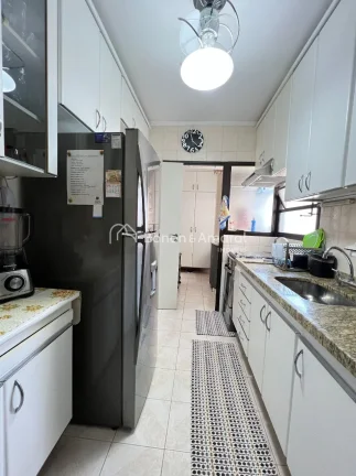 Imagem Este apartamento em andar alto oferece uma excelente distribuição com três dormitórios, sendo um...