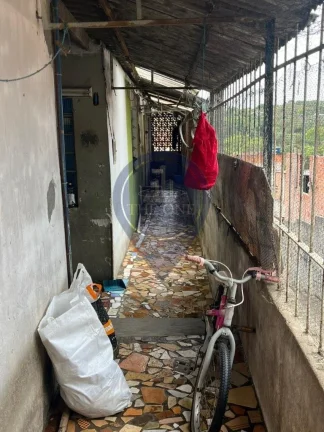 Imagem Imperdível: Casa à venda em São Paulo-SP, Vila Fachini, com 4 quartos, 2 salas, 1 banheiro e 2 vagas de garagem!".