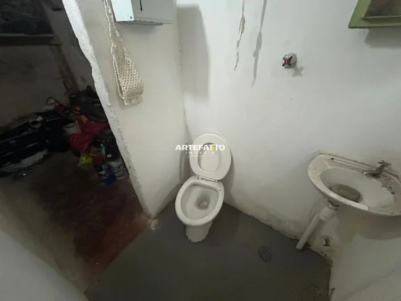 Imagem Casa térrea , bem localizada com potencial de reforma
