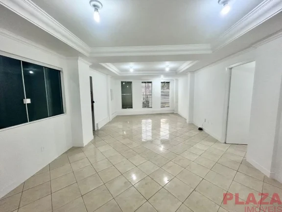 Imagem Ampla Sala | Av dos Estados | Piso superios | 3 Banheiros | Cozinha | Anual | Balneário Camboríu