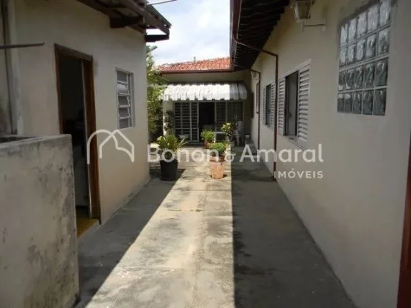 Imagem Linda casa térrea, construção sólida, bem distribuída, com boa iluminação natural e ventilaç...