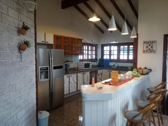 Imagem Casa pé na areia na Praia da Lagoinha em condomínio alto padrão!