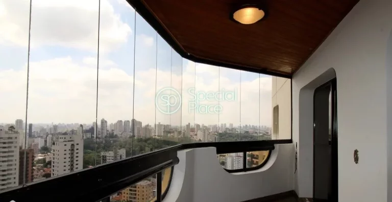 Imagem Amplo apartamento à venda com 4 quartos, sendo 2 suítes, e 4 banheiros no total. Este apartamento ...