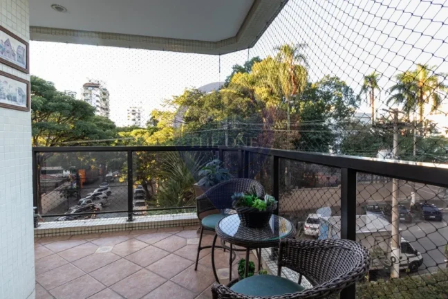 Imagem Apartamento de luxo em Perdizes, São Paulo-SP, com 3 quartos, 3 suítes, 2 salas, 5 banheiros, 3 vagas e 251m². Venha conferir!