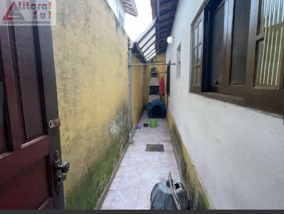 Imagem Imperdível oportunidade! Casa à venda em Praia Grande-SP, bairro Tupi, 3 quartos, 1 sala, 1 banheiro, 105 m² de área.