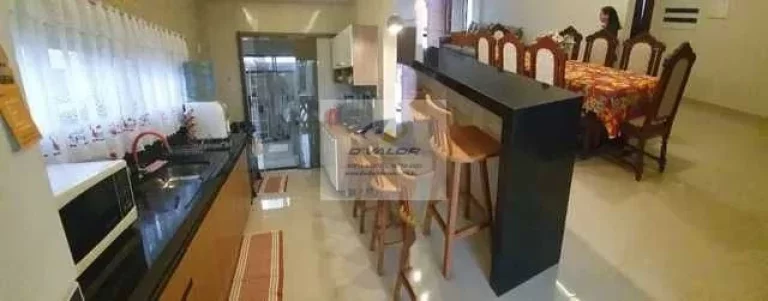 Imagem Vendo Casa Mobiliada, em Condomínio Fechado, com 160 m², 3 suítes, área gourmet e 2 vagas