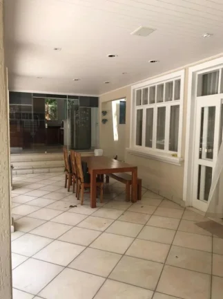 Imagem Casa no Res. Alpha 10 - 597m²