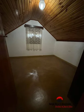 Imagem Casa a Venda no Bairro Jardim Califórnia em Campos do Jordão - SP.