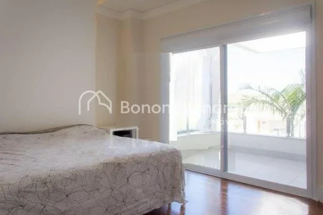 Imagem Descubra essa espaçosa residência de 374 m², cuidadosamente projetada para oferecer conforto e es...