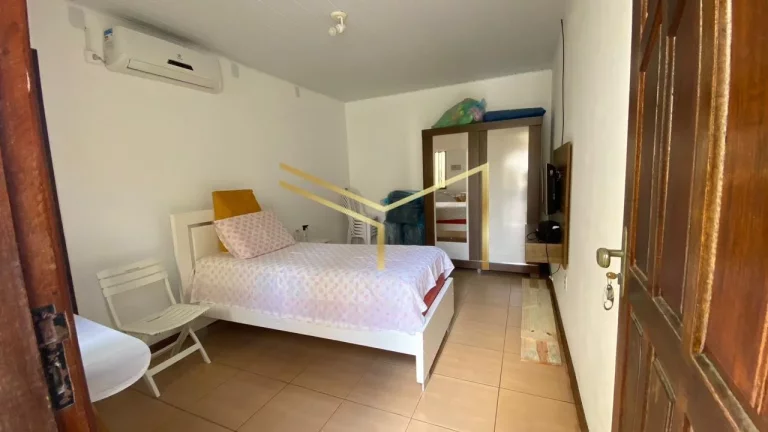 Imagem Casa ideal, para uma familia com dois filhos, ou mais, que gosta de espaço e conforto. Localizada próximo a comércios.
