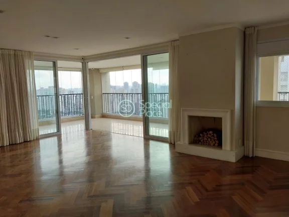 Imagem Excelente apartamento, com 240m² bem distribuídos, amplo living com varanda em L, lareira e uma vi...